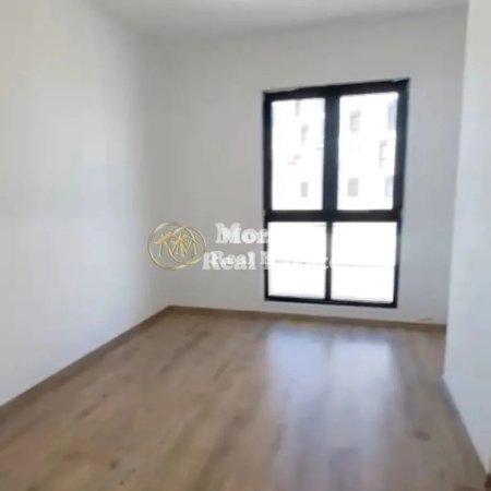 Tirane, jepet me qera apartament 3+1 Kati 9, 200 m² 1.000 € (Rruga e Dibres)