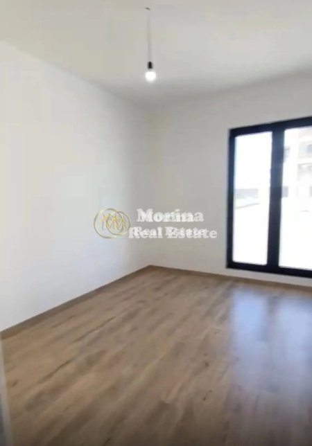 Tirane, jepet me qera apartament 3+1 Kati 9, 200 m² 1.000 € (Rruga e Dibres)