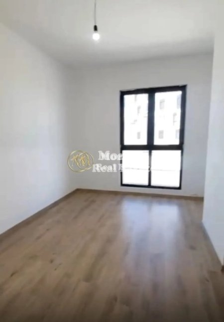 Tirane, jepet me qera apartament 3+1 Kati 9, 200 m² 1.000 € (Rruga e Dibres)