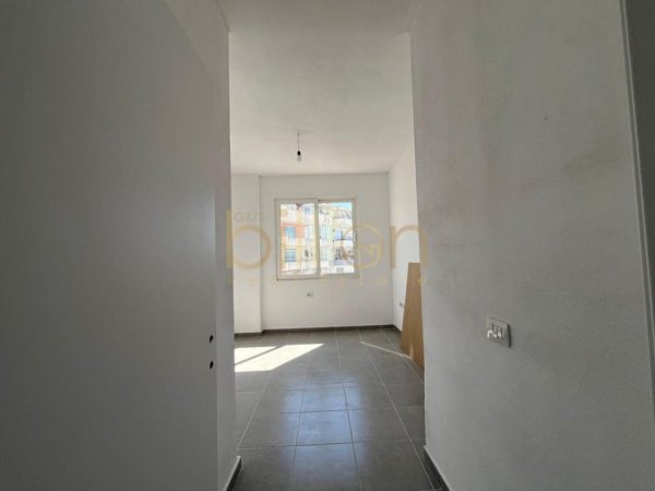Tirane, shitet apartament 2+1+Ballkon , 110 m² 110.000 € 