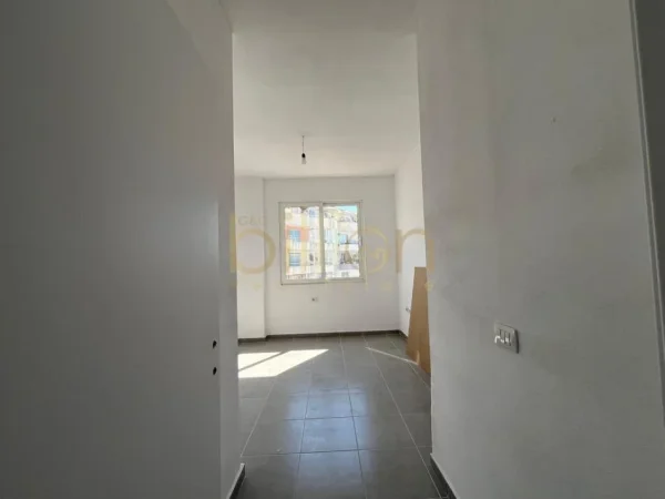 Tirane, shitet apartament 2+1+Ballkon , 110 m² 110.000 € 