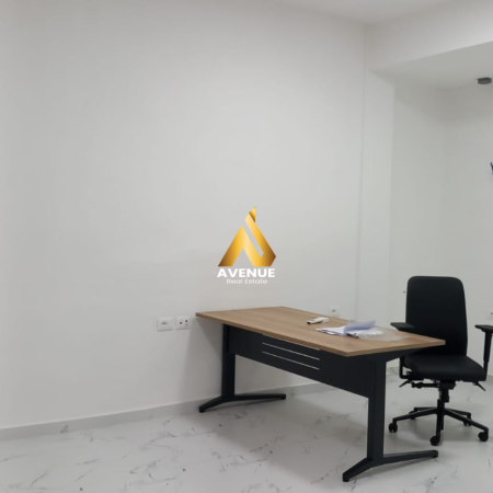 Tirane, jepet me qera zyre Kati 0, 35 m² 450 € (BULEVARDI DESHMORET E KOMBIT)