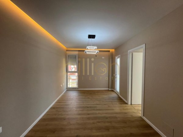 Tirane, shitet apartament 2+1+Ballkon Kati 4, 79 m² 195.000 € 