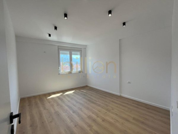 Tirane, shitet apartament 2+1+Ballkon Kati 4, 79 m² 195.000 € 