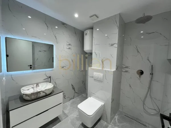 Tirane, shitet apartament 2+1+Ballkon Kati 4, 79 m² 195.000 € 