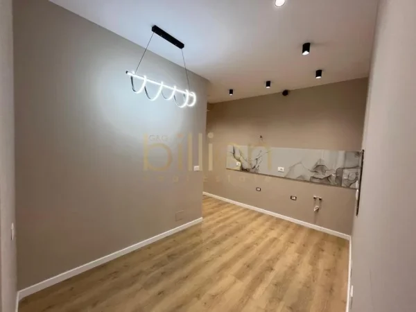 Tirane, shitet apartament 2+1+Ballkon Kati 4, 79 m² 195.000 € 