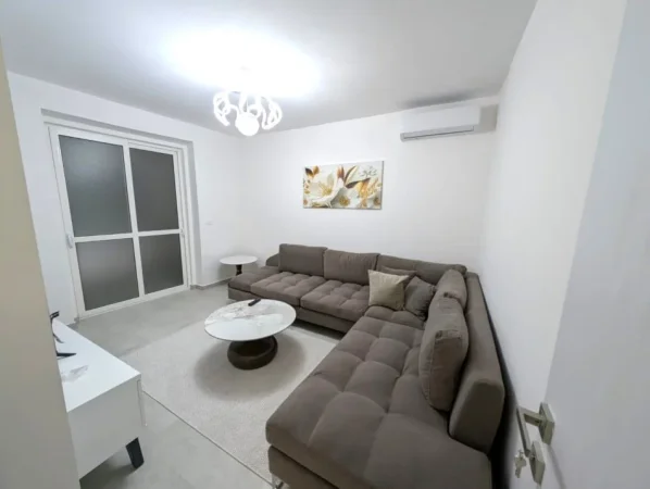 Jepet me Qira Apartament 2+1 tek Selvia tek Rr. e Dibrës, Tiranë,  650 €URO