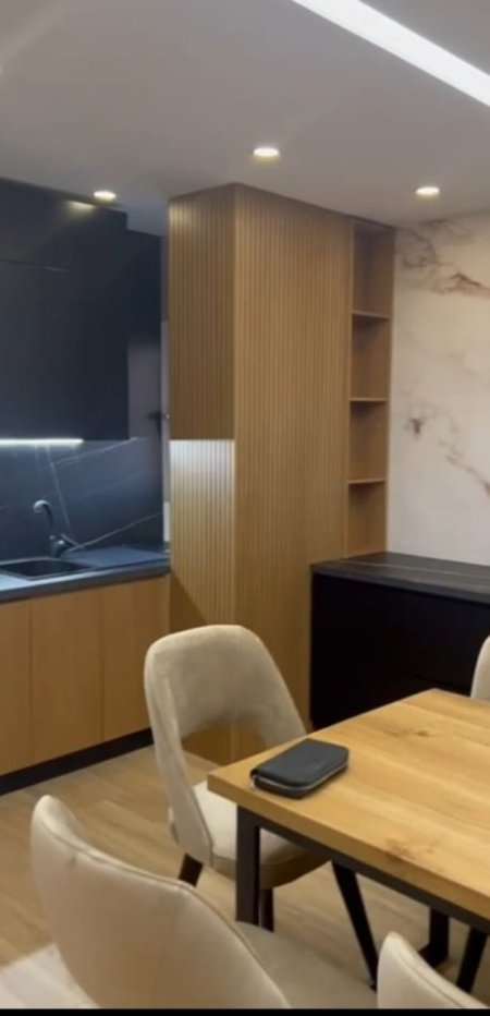 Tirane, shitet apartament 2+1 Kati 3, 350.000 € 