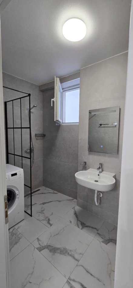 Tirane, jepet me qera apartament 2+1 Kati 3, 82 m² 630 € (liqeni thate)