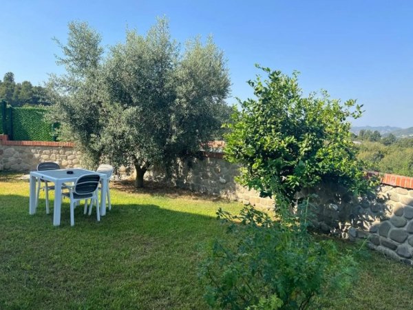 Tirane, jepet me qera Vile 3 Katshe , 643 m² 1.200 € 