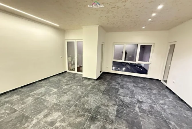 Tirane, jepet me qera zyre Kati 6, 105 m² 800 € (Rruga Hysni Gerbolli)