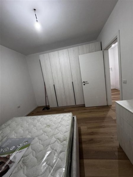 Tirane, jepet me qera apartament 1+1+Ballkon Kati 4, 98 m² 500 € ( Pranë Concorde Center)