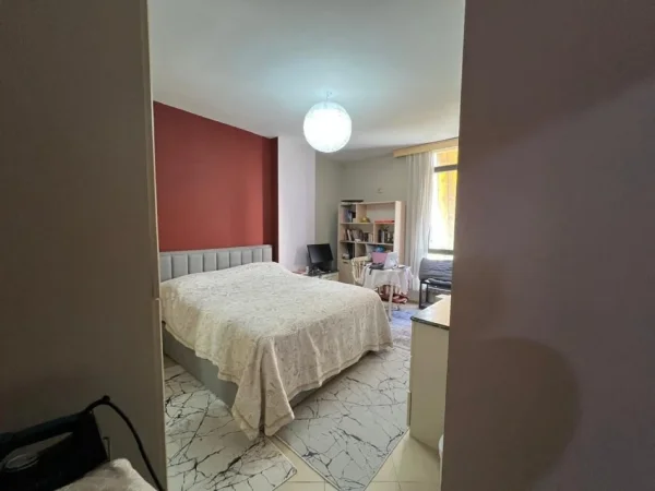 Tirane, shitet apartament 2+1+Ballkon Kati 3, 106 m² 166.000 € (YZBERISHT)
