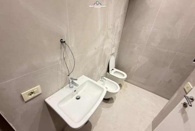 Tirane, jepet me qera apartament 2+1+Ballkon Kati 9, 104 m² 1.400 € (Gold Tower)