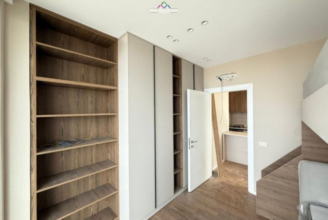 Tirane, jepet me qera apartament 2+1+Ballkon Kati 9, 104 m² 1.400 € (Gold Tower)