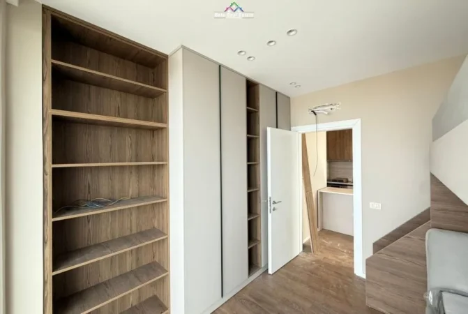 Tirane, jepet me qera apartament 2+1+Ballkon Kati 9, 104 m² 1.400 € (Gold Tower)