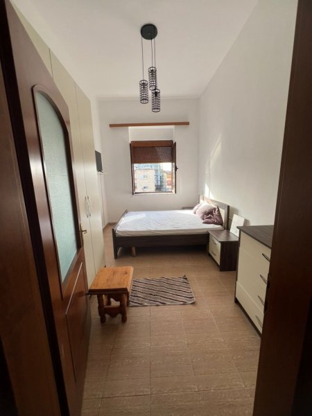 Tirane, jepet me qera apartament 1+1 Kati 4, 76 m² 600 € (tajvani)