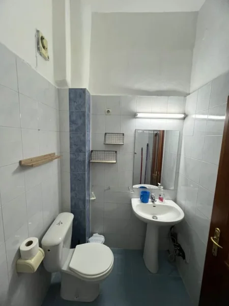 Tirane, jepet me qera apartament 1+1 Kati 4, 76 m² 600 € (tajvani)