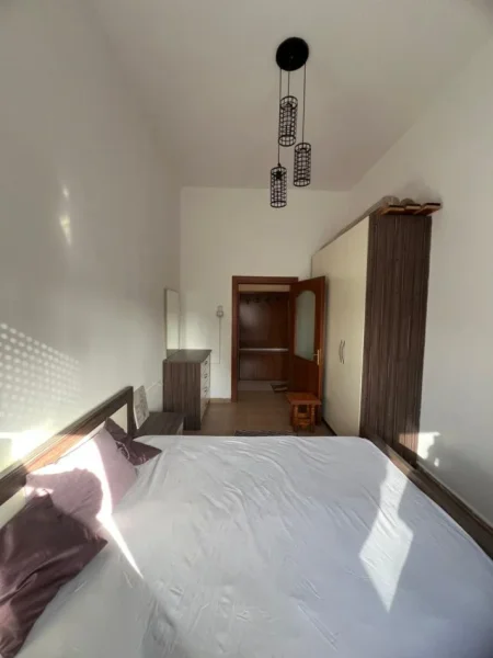 Tirane, jepet me qera apartament 1+1 Kati 4, 76 m² 600 € (tajvani)