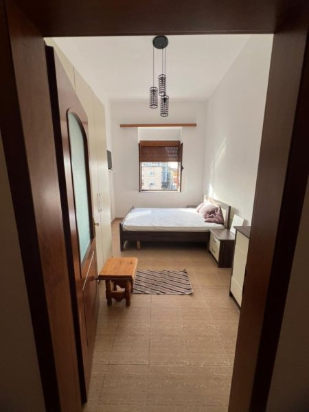 Tirane, jepet me qera apartament 1+1 Kati 4, 76 m² 600 € (tajvani)