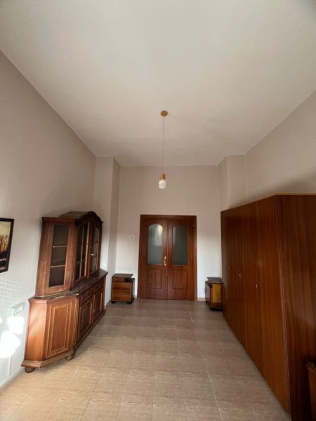 Tirane, jepet me qera apartament 1+1 Kati 4, 76 m² 600 € (tajvani)