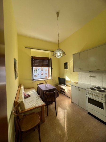 Tirane, jepet me qera apartament 1+1 Kati 4, 76 m² 600 € (tajvani)