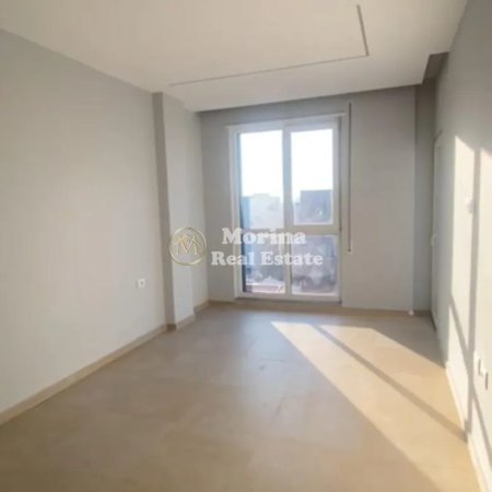 Tirane, jepet me qera apartament 1+1 Kati 8, 65 m² 400 € (Rruga 5 Maji)