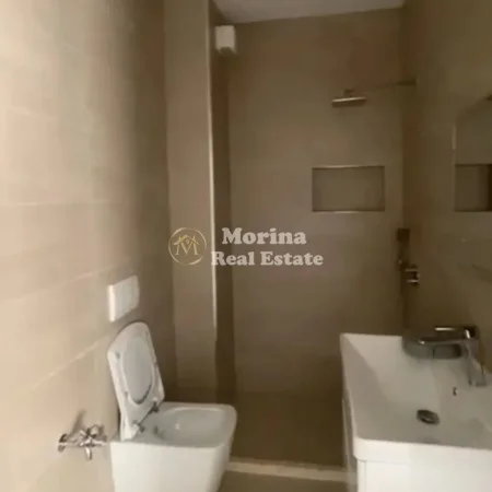 Tirane, jepet me qera apartament 1+1 Kati 8, 65 m² 400 € (Rruga 5 Maji)