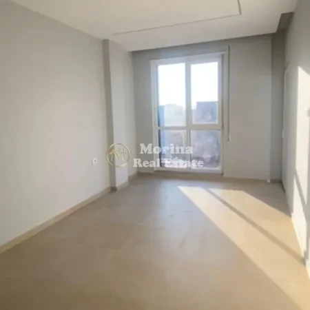 Tirane, jepet me qera apartament 1+1 Kati 8, 65 m² 400 € (Rruga 5 Maji)