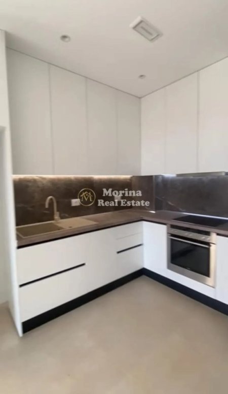 Tirane, jepet me qera apartament 1+1 Kati 8, 65 m² 400 € (Rruga 5 Maji)