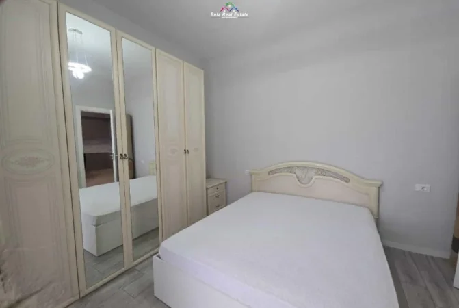 Tirane, jepet me qera apartament 1+1+Ballkon Kati 5, 70 m² 730 € (Komuna e Parisit)