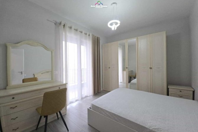 Tirane, jepet me qera apartament 1+1+Ballkon Kati 5, 70 m² 730 € (Komuna e Parisit)