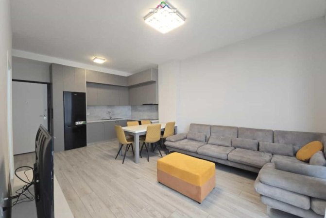 Tirane, jepet me qera apartament 1+1+Ballkon Kati 5, 70 m² 730 € (Komuna e Parisit)