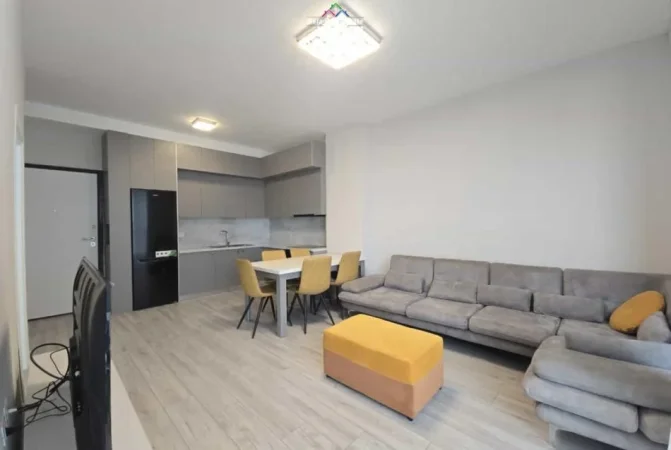 Tirane, jepet me qera apartament 1+1+Ballkon Kati 5, 70 m² 730 € (Komuna e Parisit)