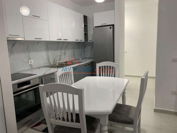 Tirane, jepet me qera apartament 2+1+Ballkon Kati 7, 100 m² 720 € (Don Bosko)