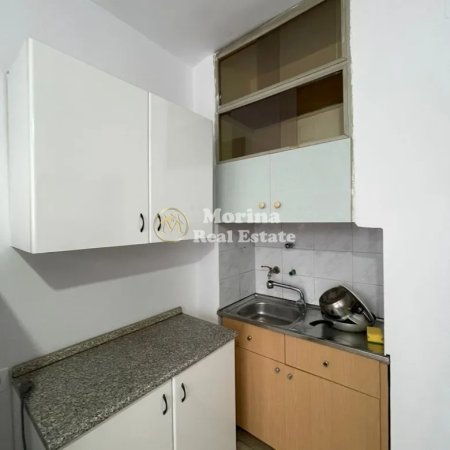 Tirane, jepet me qera apartament 2+1 Kati 4, 90 m² 550 € (Libri Universitar)
