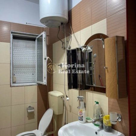 Tirane, jepet me qera apartament 2+1 Kati 4, 90 m² 550 € (Libri Universitar)