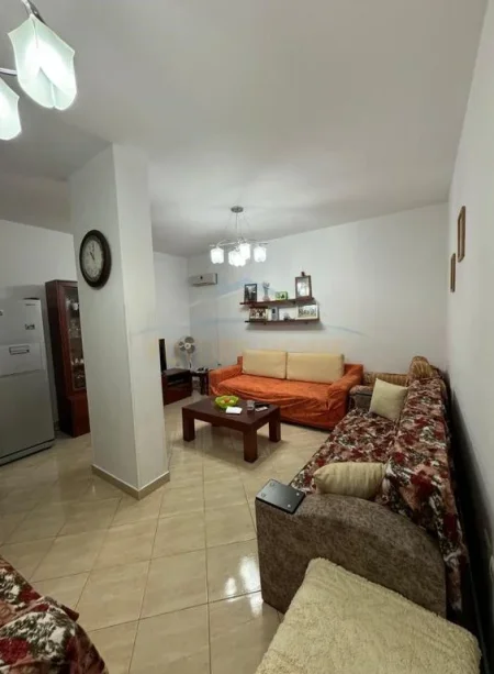 Tirane, jepet me qera apartament 2+1 Kati 1, 90 m² 500 € (Fresk)