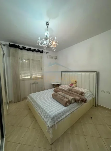 Tirane, jepet me qera apartament 2+1 Kati 1, 90 m² 500 € (Fresk)