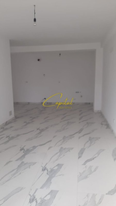 Tirane, jepet me qera zyre Kati 1, 119 m² 400 € (KOMBINAT)