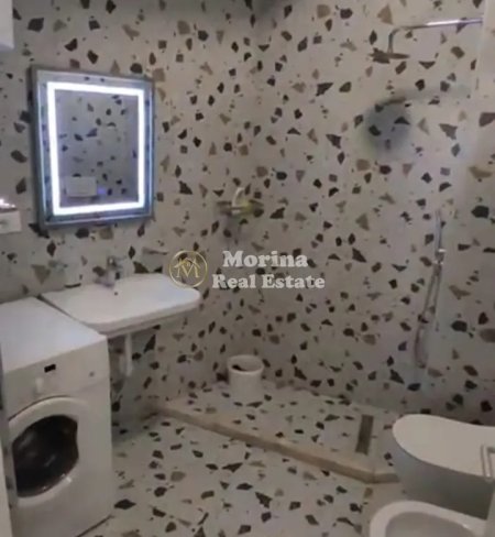 Tirane, jepet me qera apartament 2+1+Ballkon Kati 2, 90 m² 600 € (Ali Demi)