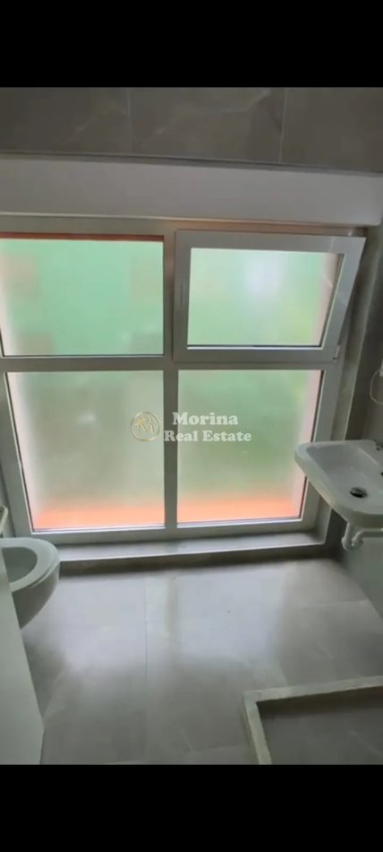 Tirane, jepet me qera apartament 2+1+Ballkon Kati 2, 90 m² 600 € (Ali Demi)