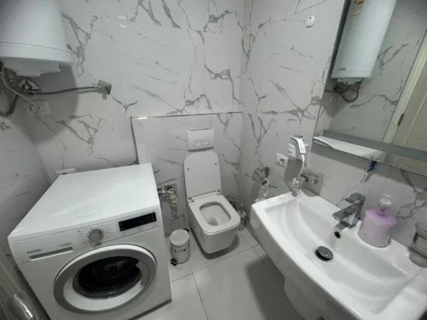 Tirane, jepet me qera apartament 1+1+Ballkon Kati 6, 98 m² 650 € (Zona 5 Maj!)