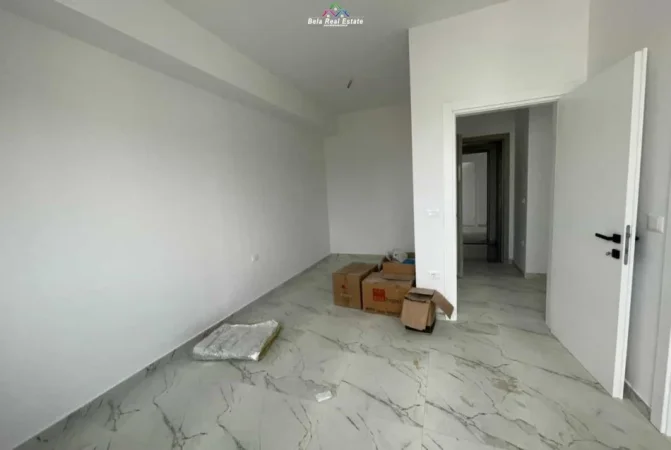 Tirane, shes apartament 2+1+Ballkon Kati 8, 102 m² 225.000 € (Rruga e Dafinave)