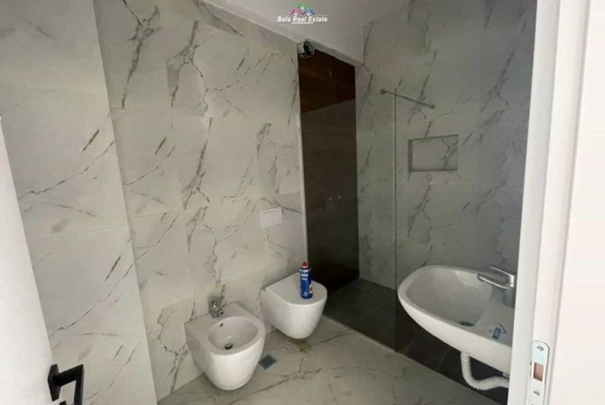 Tirane, shes apartament 2+1+Ballkon Kati 8, 102 m² 225.000 € (Rruga e Dafinave)