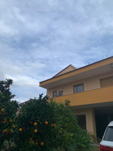 Tirane, shitet shtepi 3+1 Kati 0, 96 m² 230.000 € (Rruga Kombinat)