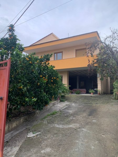 Tirane, shitet shtepi 3+1 Kati 0, 96 m² 230.000 € (Rruga Kombinat)