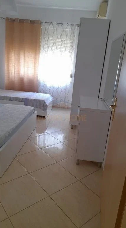 Shkembi Kavajes, shitet apartament 1+1 Kati 4, 70 m² 150.000 € 