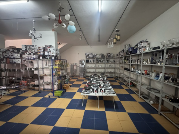 Vlore, jepet me qera ambjent biznesi Kati 0, 250 m² 1.100 € (Mbas Poliklinikes)