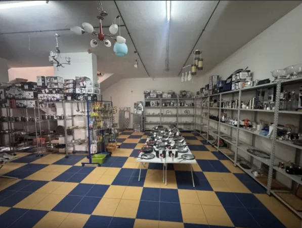 Vlore, jepet me qera ambjent biznesi Kati 0, 250 m² 1.100 € (Mbas Poliklinikes)